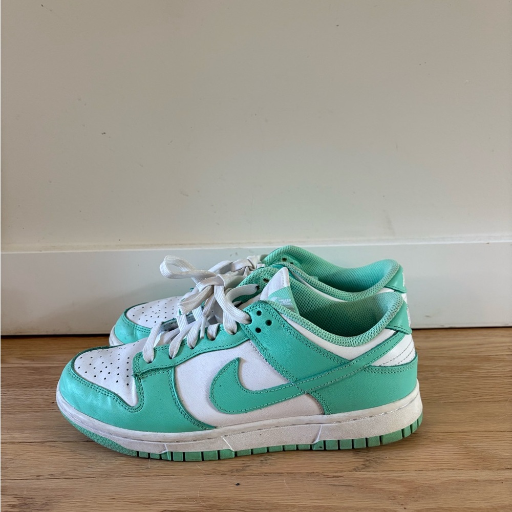 Nike dunks: Green glow, size 8 - Picture 2 of 4